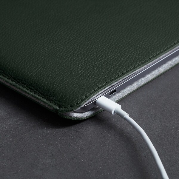 Woolnut-Leather-Sleeve-kozene-pouzdro-MacBook-Pro-13-MacBook-Air-13-tmave-zelene
