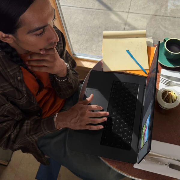 Apple MacBook Pro 14" / M3 Max / 36GB / 1TB / SK KLV / stříbrný - Notebooky - Obrázek TEX2000O01