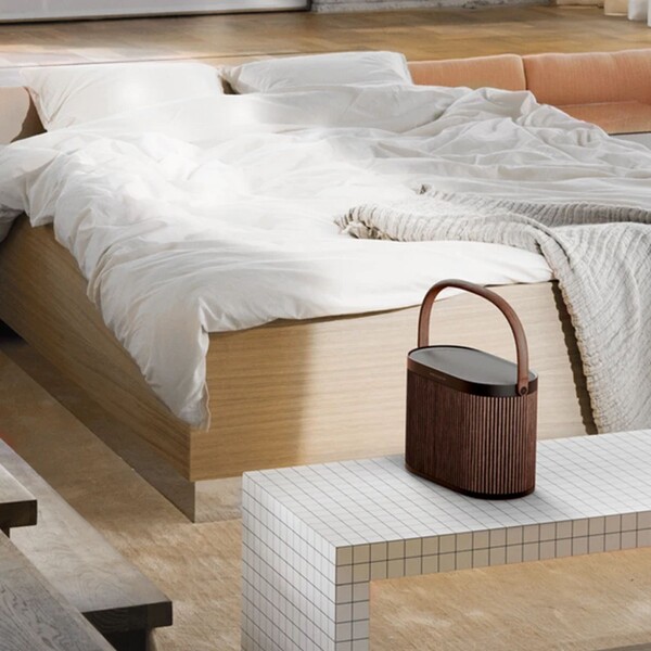 Bang-Olufsen-Beosound-A5-Dark-Oak
