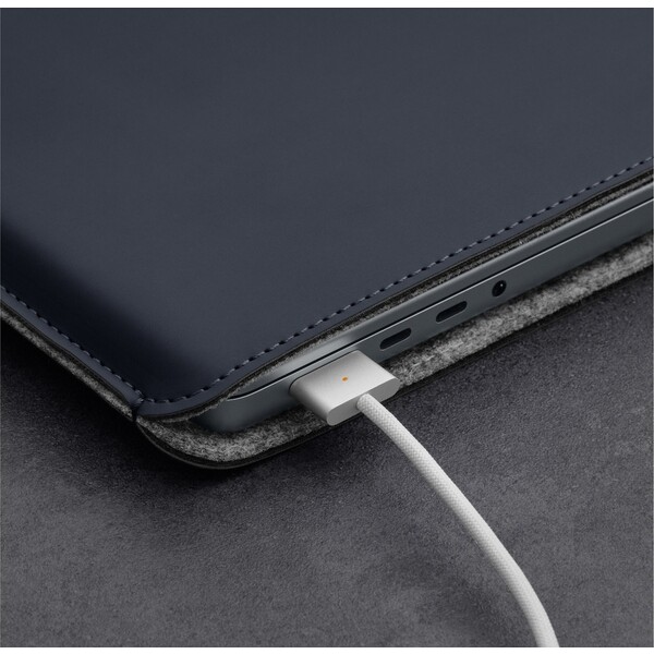Woolnut-Coated-PU-Sleeve-pouzdro-pro-16-MacBook-Pro-tmave-modre