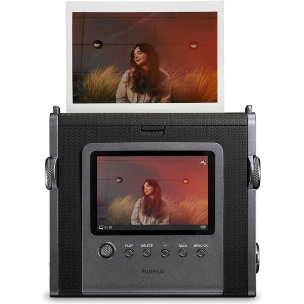 Fujifilm-Instax-Wide-EVO-cerny