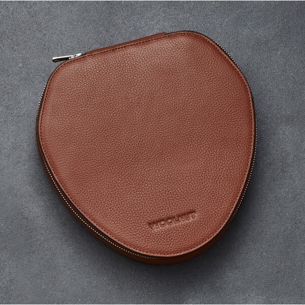 Woolnut-Leather-kozene-pouzdro-pro-AirPods-Max-hnede