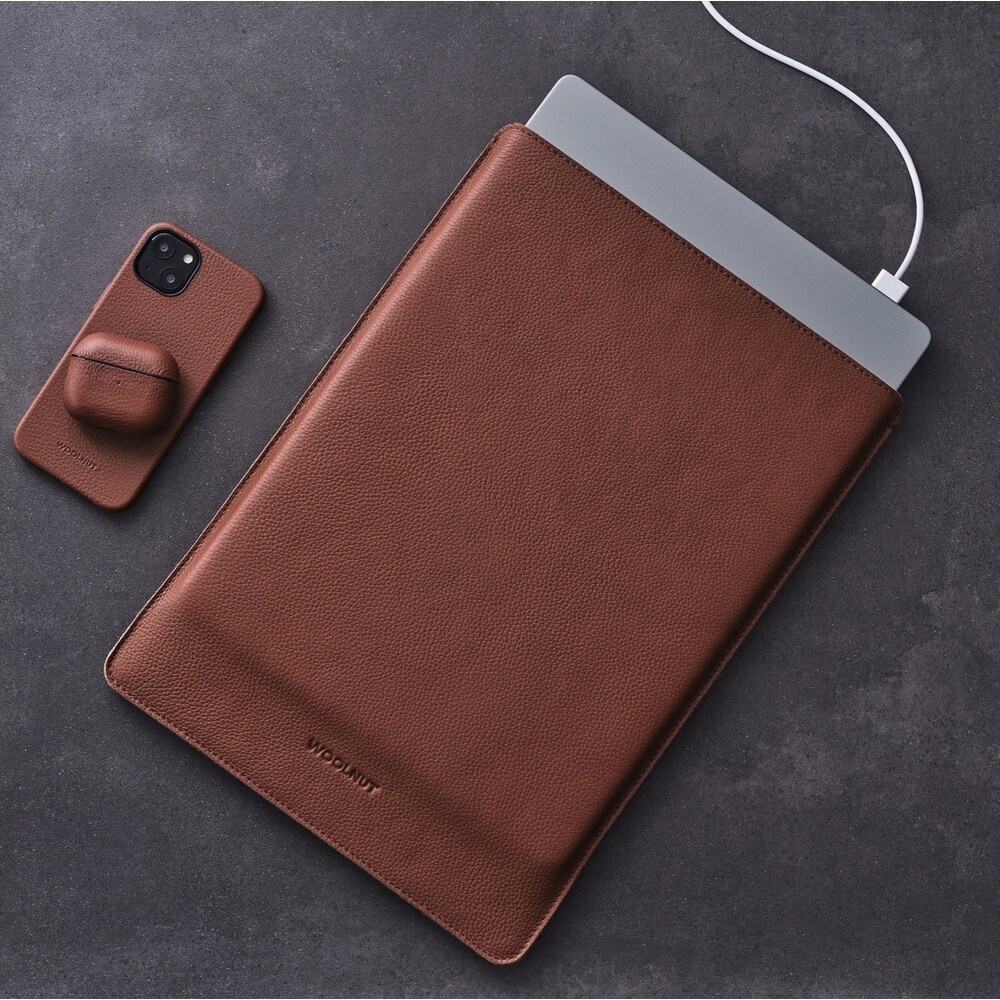 Woolnut-kozene-Sleeve-pouzdro-pro-16-MacBook-Pro-hnede
