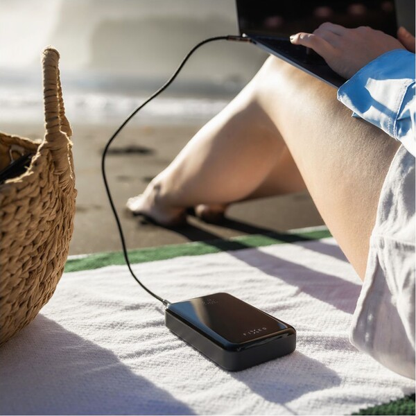 FIXED-Zen-20-Pro-powerbanka-s-LCD-displejem-130W-20000-mAh-cerna