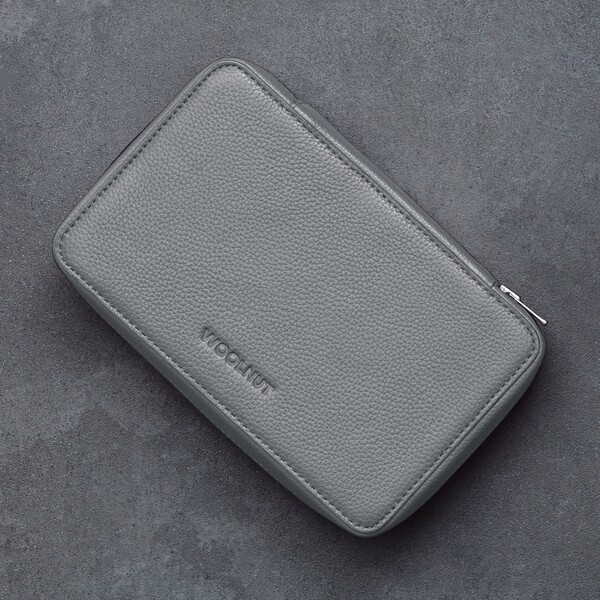 Woolnut-kozeny-Tech-Organizer-sedy
