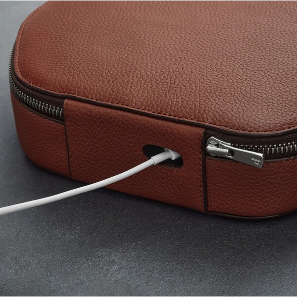 Woolnut-Leather-kozene-pouzdro-pro-AirPods-Max-hnede