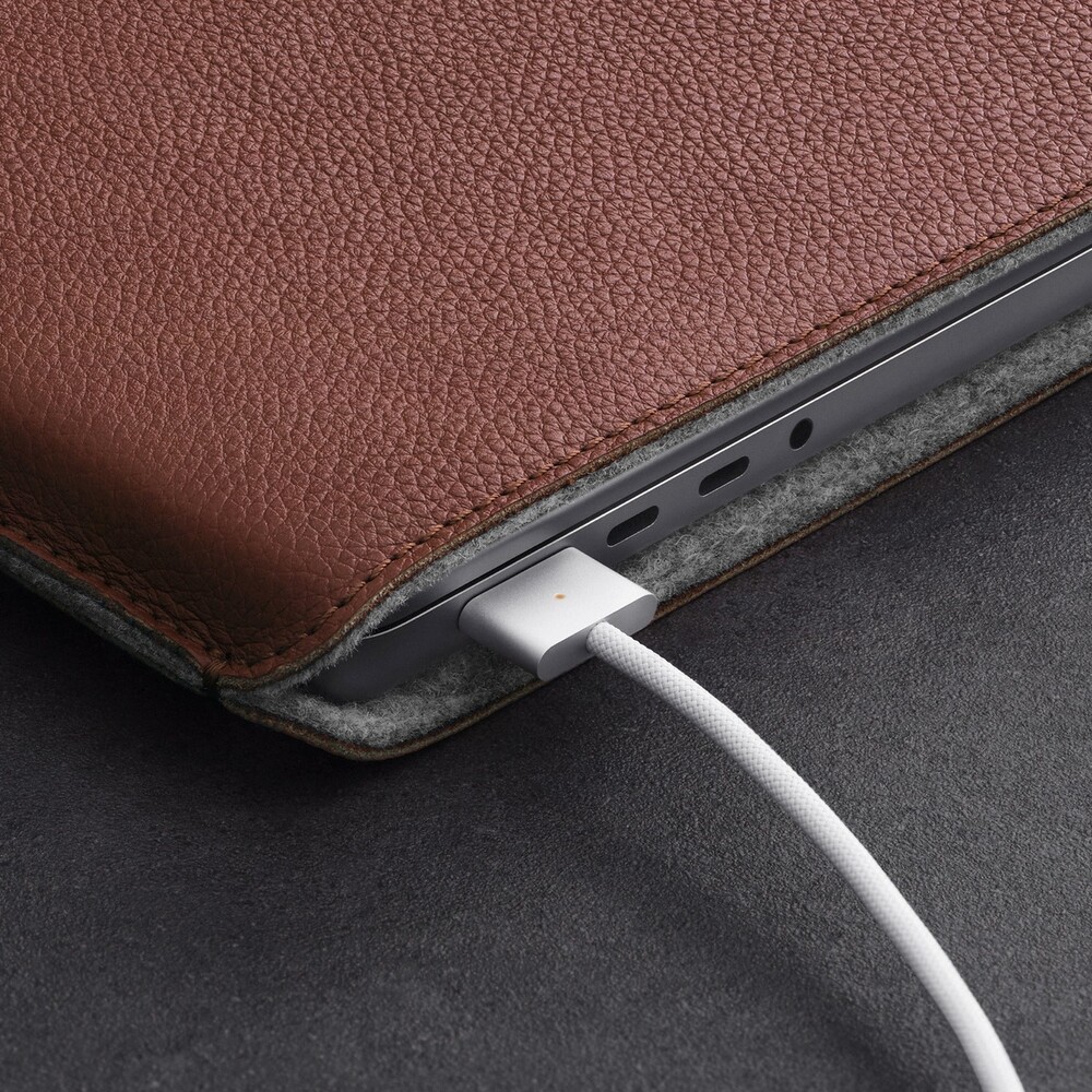 Woolnut-kozene-Sleeve-pouzdro-pro-16-MacBook-Pro-hnede