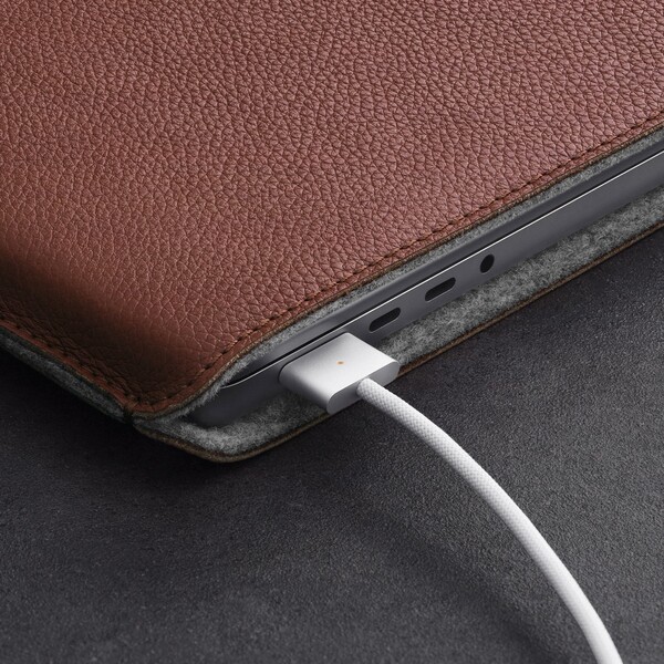 Woolnut-kozene-Sleeve-pouzdro-pro-16-MacBook-Pro-hnede