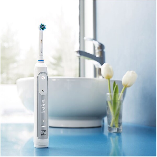 Oral-B-Genius-8900-Cross-Action-chytry-zubni-kartacek-stribrny