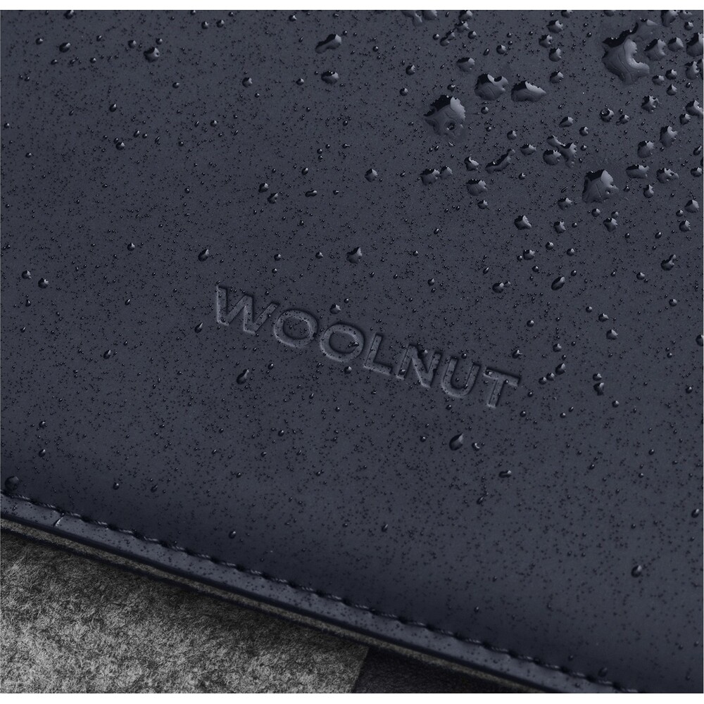 Woolnut-Coated-PU-Sleeve-pouzdro-pro-16-MacBook-Pro-tmave-modre