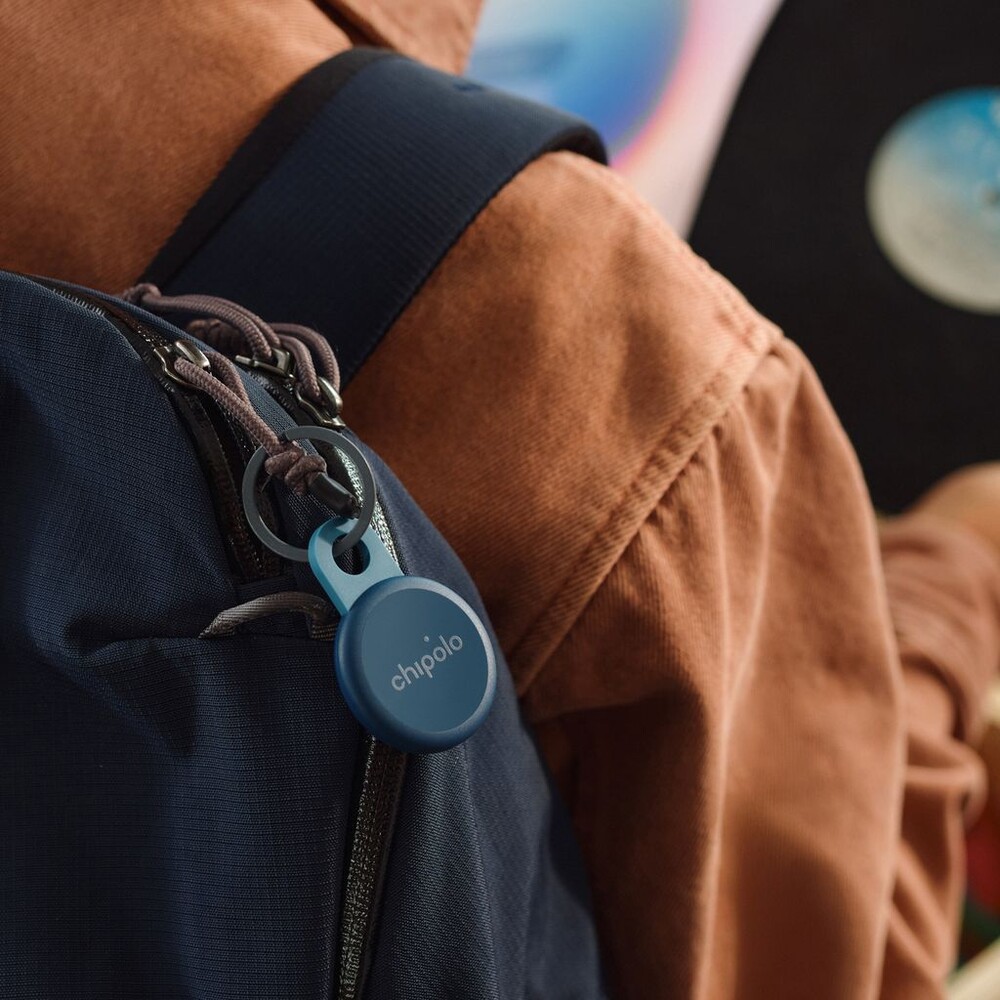 Chipolo-LOOP-Bluetooth-lokator-tmave-modry