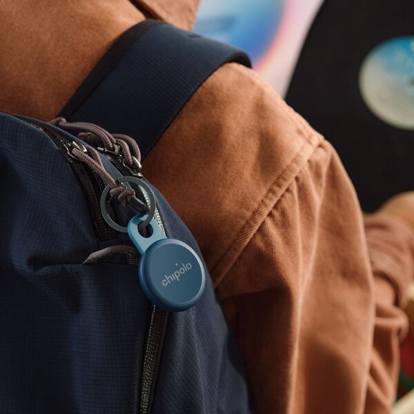 Chipolo-LOOP-Bluetooth-lokator-tmave-modry