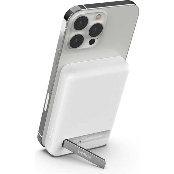 Belkin-BoostCharge-MagSafe-powerbanka-se-stojankem-5000mAh-bila