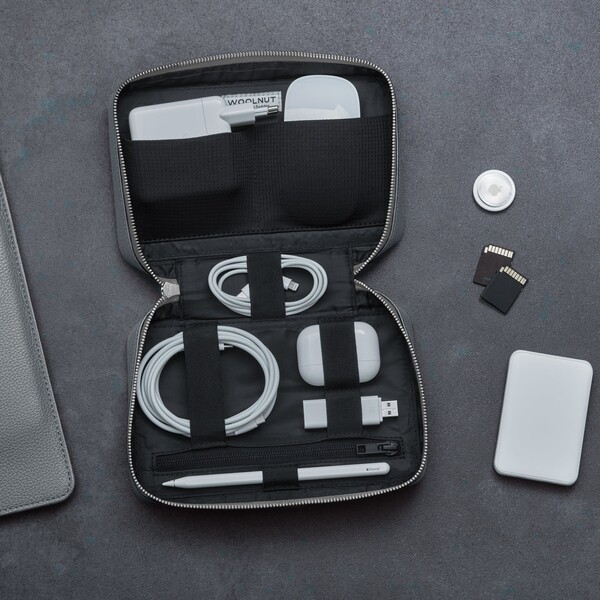 Woolnut-kozeny-Tech-Organizer-sedy
