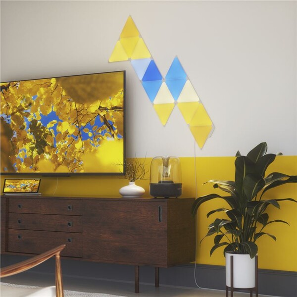 Nanoleaf-Shapes-Triangles-Starter-Kit-15-ks-chytre-modularni-osvetleni
