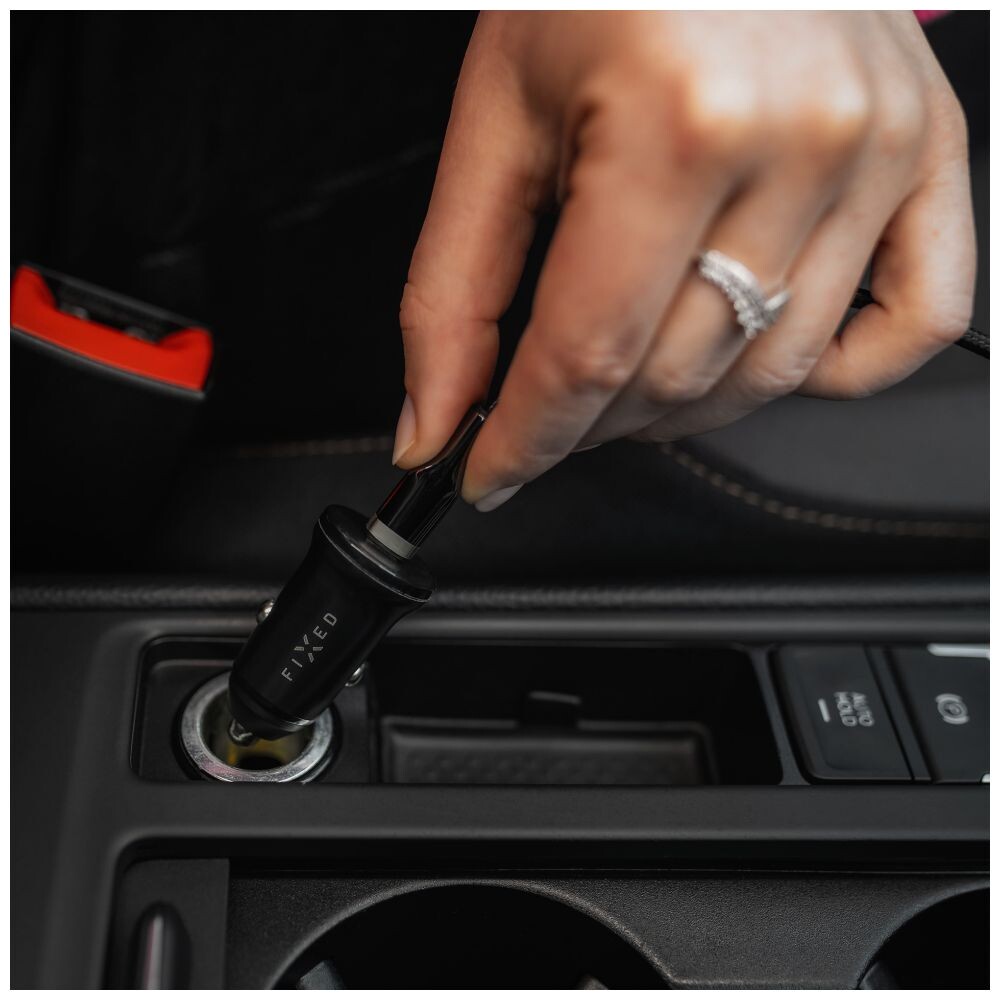 FIXED-autonabijecka-s-USB-C-vystupem-a-podporou-PD-20W-cerna