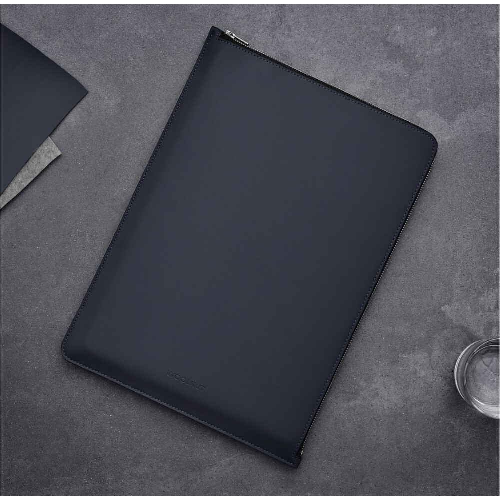 Woolnut-Matte-PU-Folio-pouzdro-MacBook-Pro-16-tmave-modre