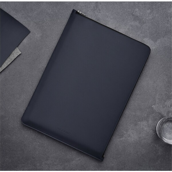 Woolnut-Matte-PU-Folio-pouzdro-MacBook-Pro-16-tmave-modre