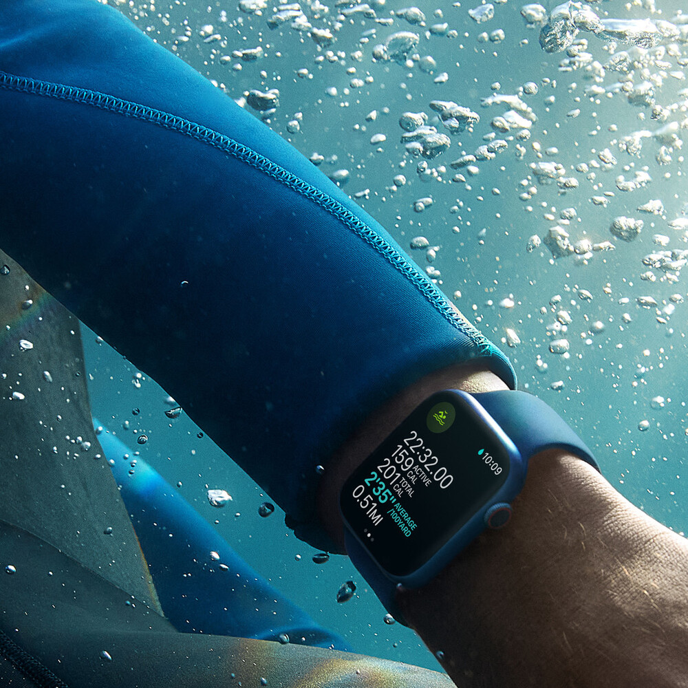Apple-Watch-Series-7-41mm-zeleny-hlinik-se-zelenym-sportovnim-reminkem