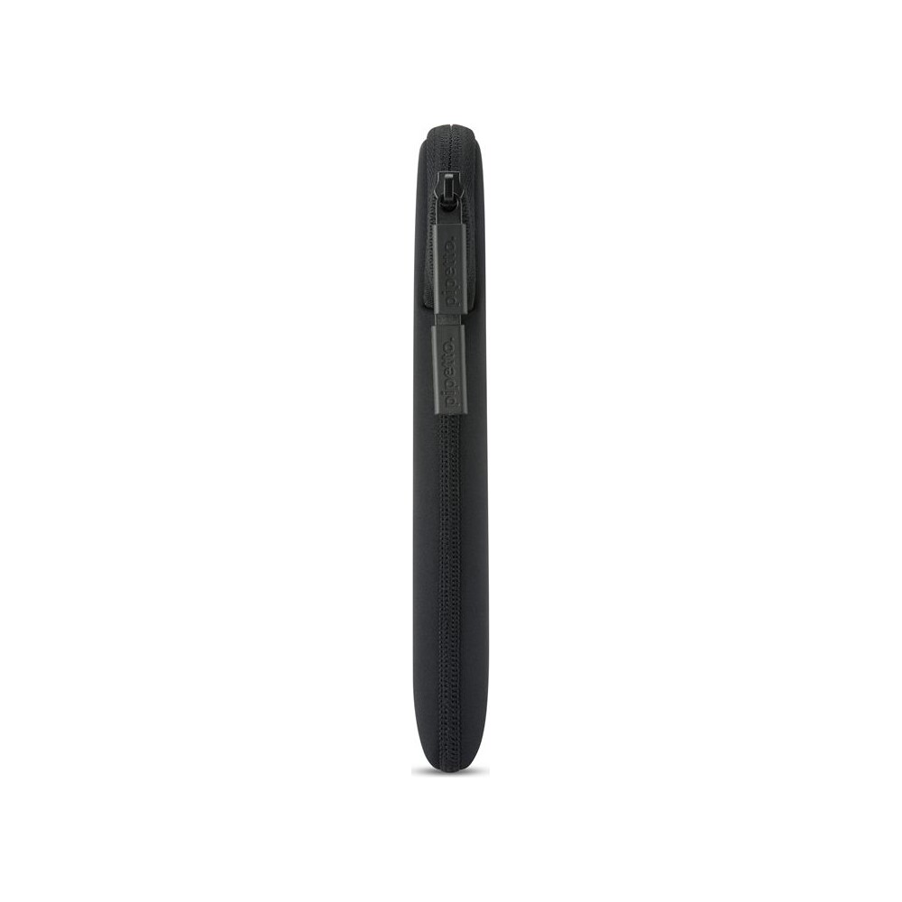 Pipetto-Classic-Fit-Sleeve-pouzdro-pro-MacBook-Air-15-cerne