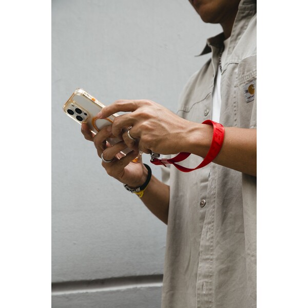 SKINARMA-Scout-Universal-Handstrap-poutko-na-ruku-cervene