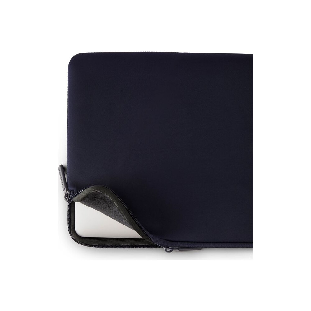 Pipetto-Classic-Fit-Sleeve-V2-pouzdro-pro-MacBook-14-13-tmave-modre