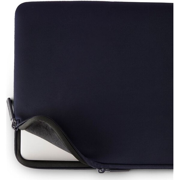 Pipetto-Classic-Fit-Sleeve-V2-pouzdro-pro-MacBook-14-13-tmave-modre