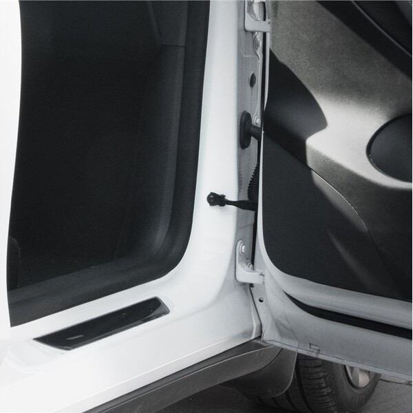 Spigen-Door-Lock-Cover-kryt-zamku-dveri-Tesla-Model-Y-3-cerna