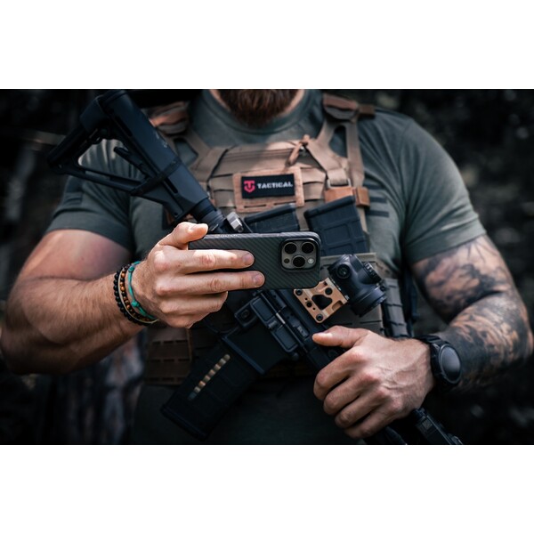 Tactical-MagForce-Aramid-Kryt-pro-Apple-iPhone-16-cerny