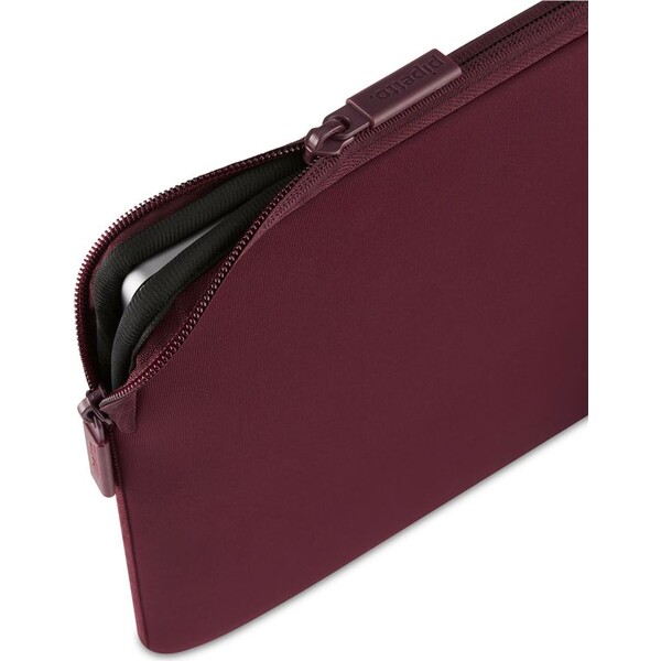 Pipetto-Classic-Fit-Sleeve-pouzdro-pro-MacBook-14-13-burgundy
