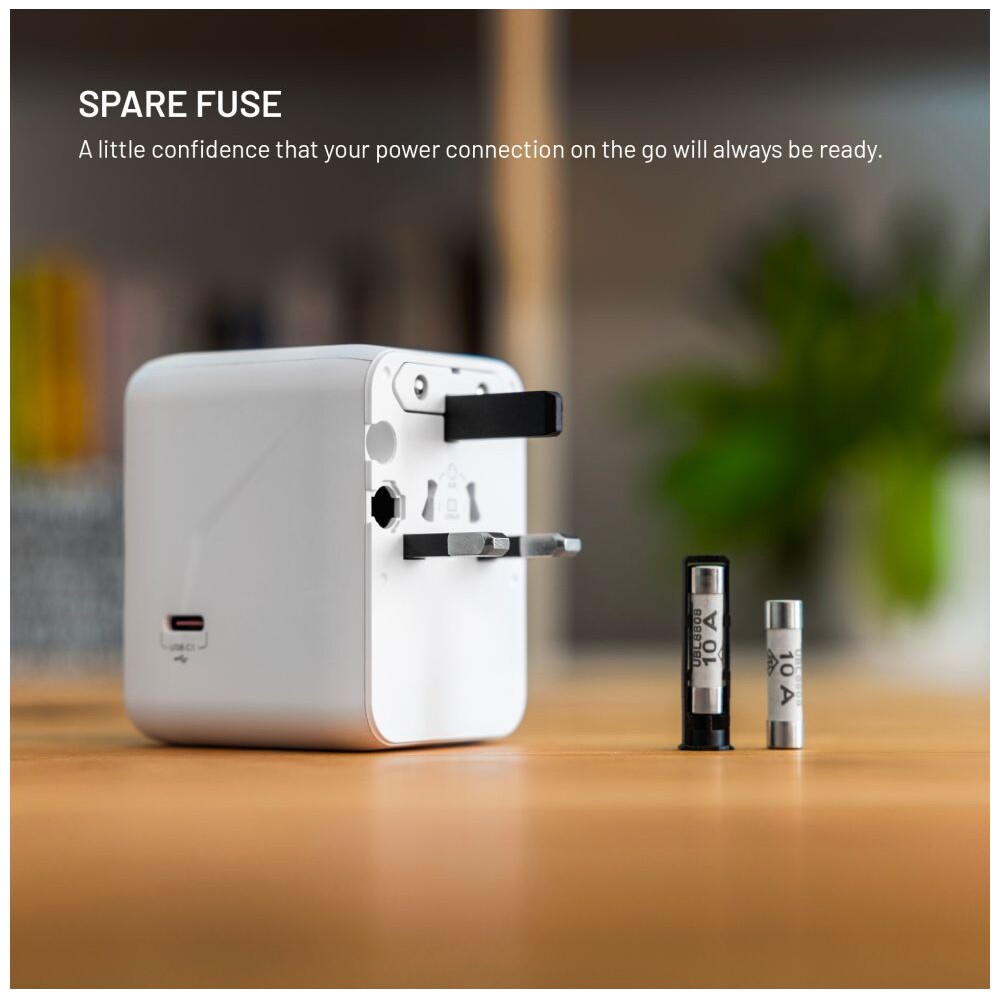 FIXED-Voyager-70W-cestovni-adapter-pro-EU-UK-USA-AUS-3xUSB-C-a-2xUSB-GaN-PD-bily