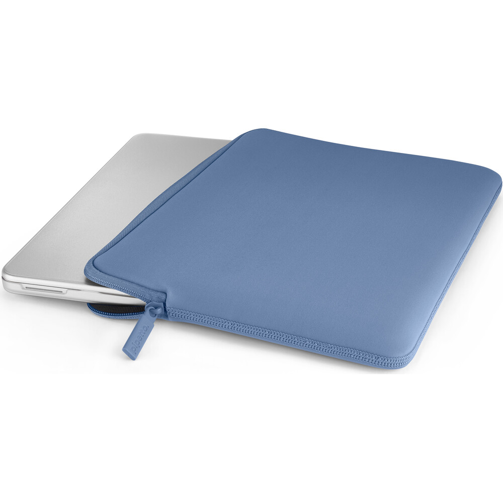 Pipetto-Classic-Fit-Sleeve-pouzdro-pro-MacBook-Neo-13-fialove