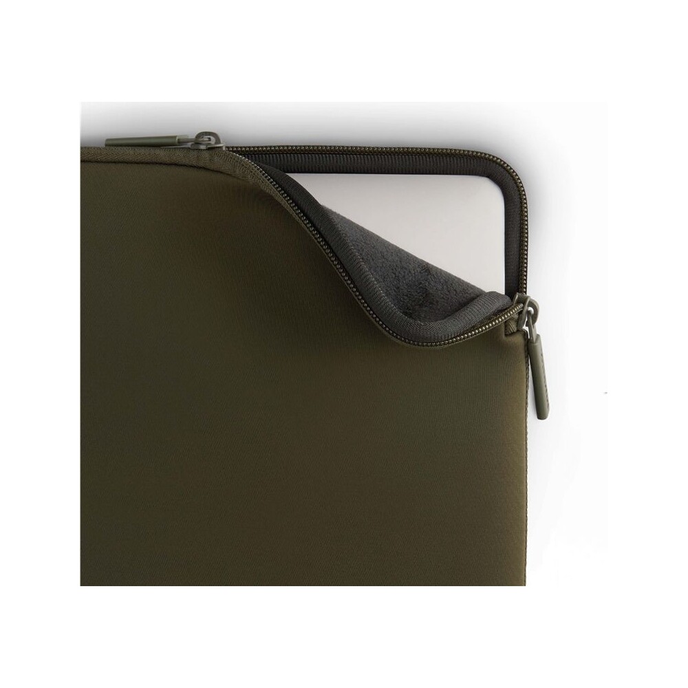 Pipetto-Classic-Fit-Sleeve-pouzdro-pro-MacBook-14-13-tmave-zelene