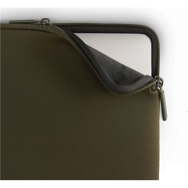 Pipetto-Classic-Fit-Sleeve-pouzdro-pro-MacBook-14-13-tmave-zelene