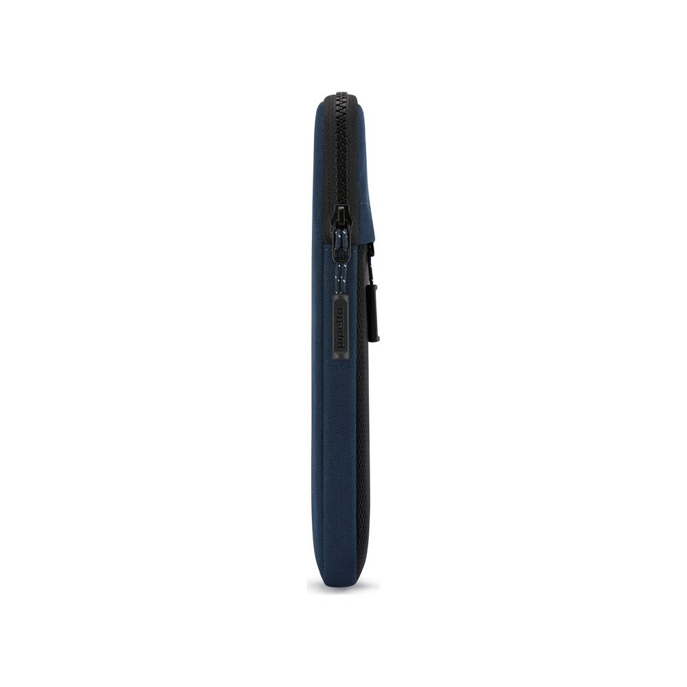 Pipetto-Expand-Sleeve-pouzdro-MacBook-Pro-14-MacBook-Air-13-6-tmave-modre