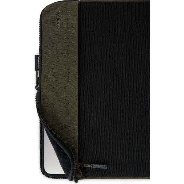 Pipetto-Expand-Sleeve-pouzdro-MacBook-Pro-14-MacBook-Air-13-6-tmave-zelene