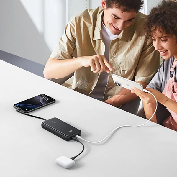 Anker-Zolo-powerbanka-20000mAh-22-5W-s-kabelem-USB-C-cerna