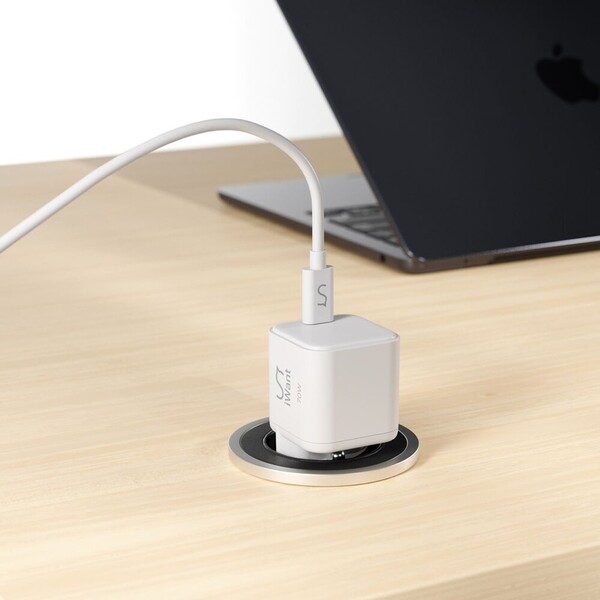 iWant-UltraBoost-Micro-AVS-GaN-70W-nabijecka-bila
