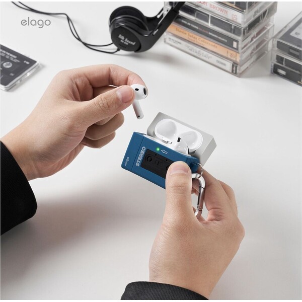 ELAGO-Cassette-Player-pouzdro-Airpods-4-tmave-modre