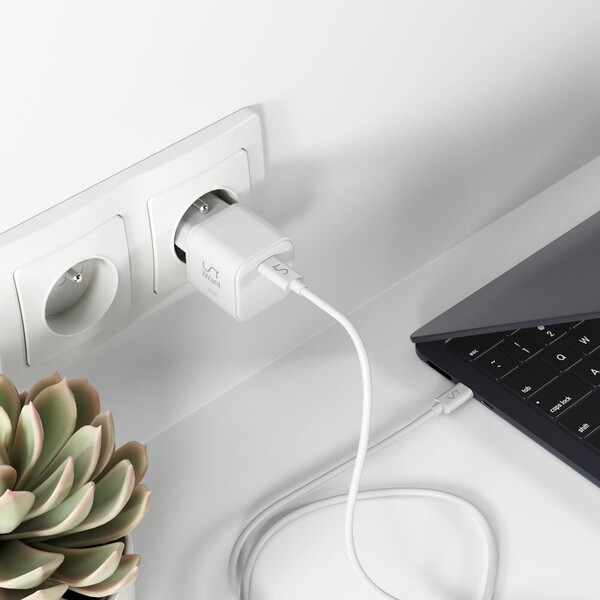 iWant-UltraBoost-Micro-AVS-GaN-70W-nabijecka-bila