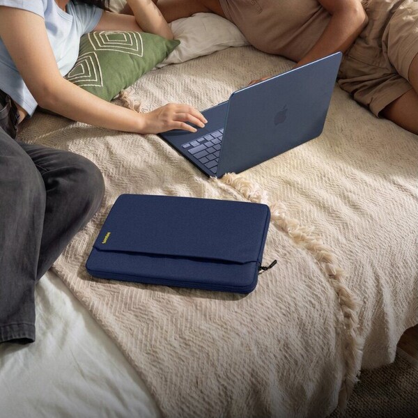 tomtoc-Light-A18-sleeve-pouzdro-13-MacBook-Neo-tmave-modre