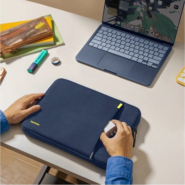 tomtoc-Defender-A13-sleeve-pouzdro-13-MacBook-Neo-tmave-modre