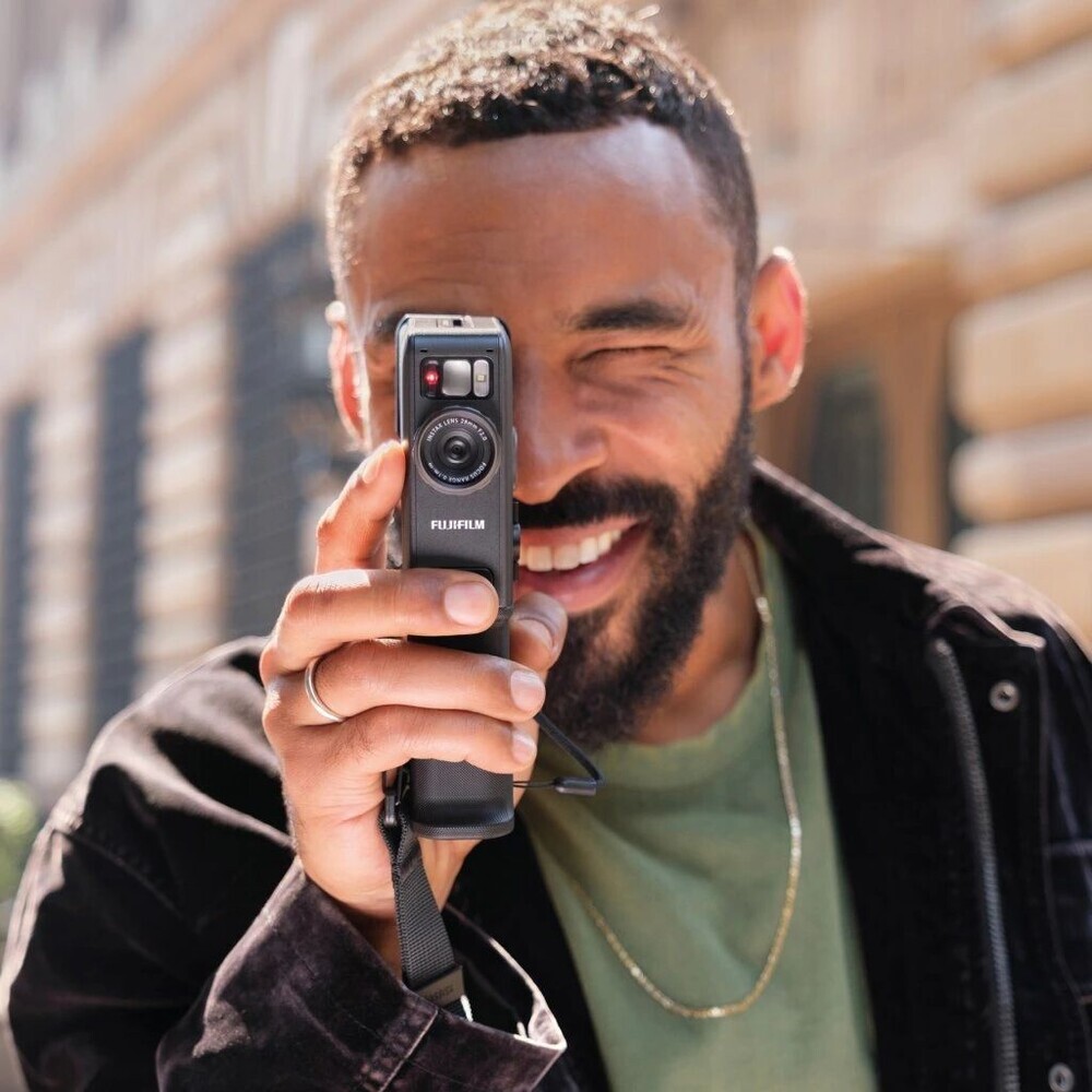 Fujifilm-Instax-mini-Evo-Cinema-cerny