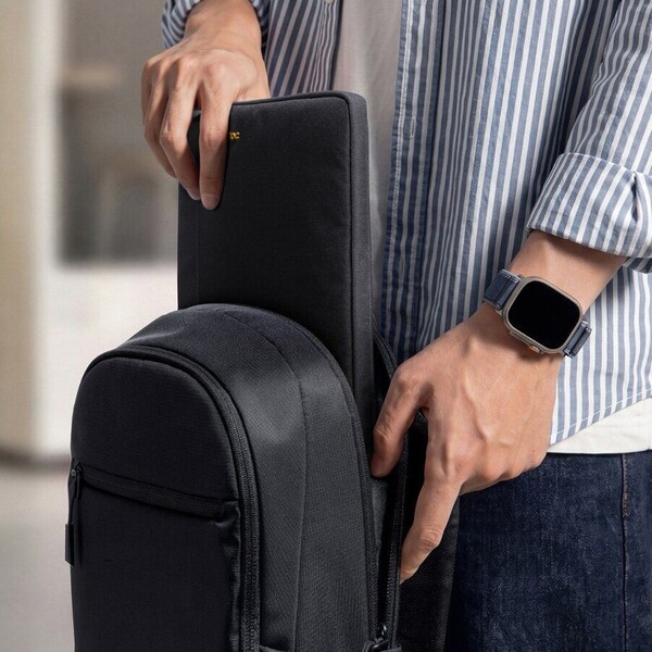 tomtoc-Light-A18-sleeve-pouzdro-13-MacBook-Neo-cerne