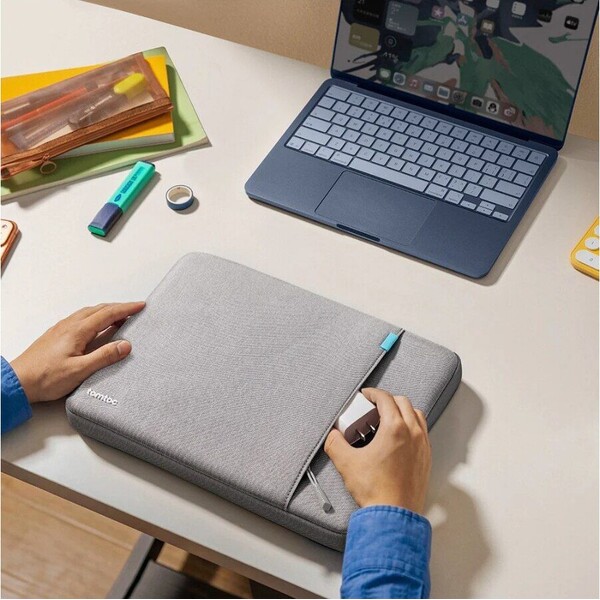 tomtoc-Defender-A13-sleeve-pouzdro-13-MacBook-Neo-sede