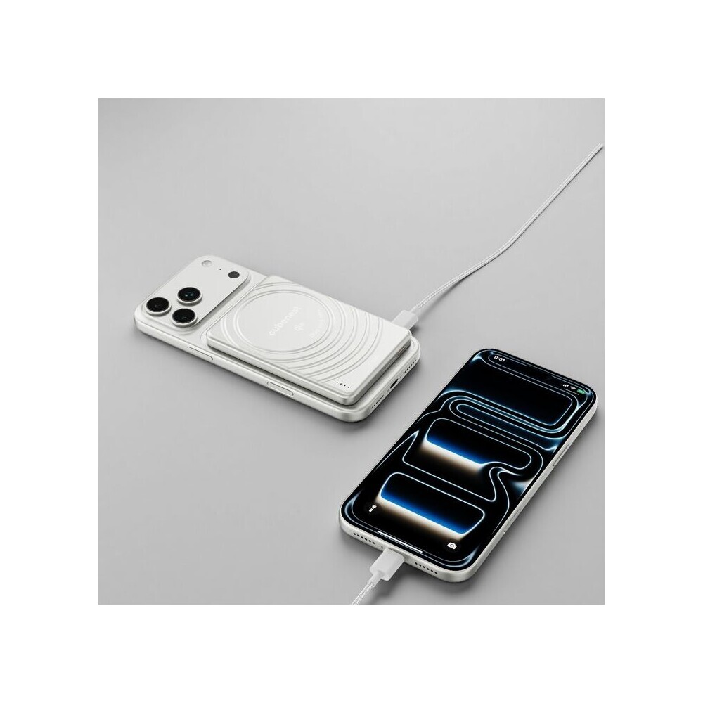 CubeNest-SQ1B3D-SlimDual-Qi2-MagSafe-powerbanka-5000-mAh-stribrna