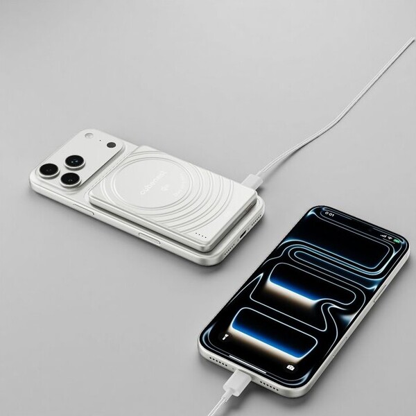 CubeNest-SQ1B3D-SlimDual-Qi2-MagSafe-powerbanka-5000-mAh-stribrna