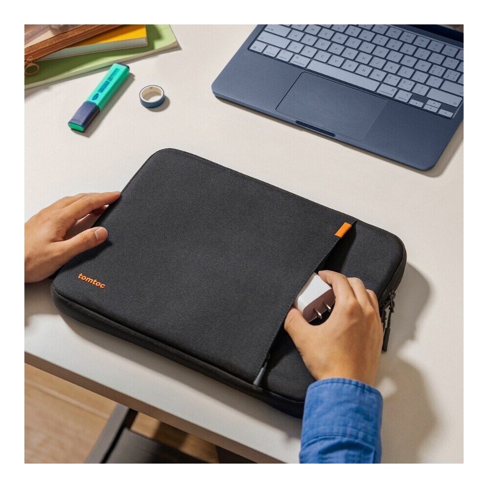 tomtoc-Defender-A13-sleeve-pouzdro-13-MacBook-Neo-cerne