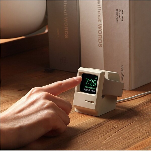 ELAGO-W3-Macintosh-Night-Stand-stojanek-pro-Apple-Watch-cerny