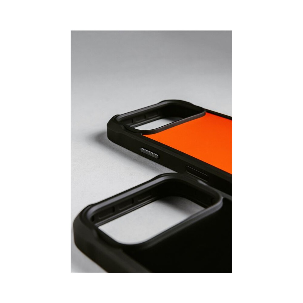 Nomad-Rugged-Case-MagSafe-kryt-iPhone-17-Pro-Black
